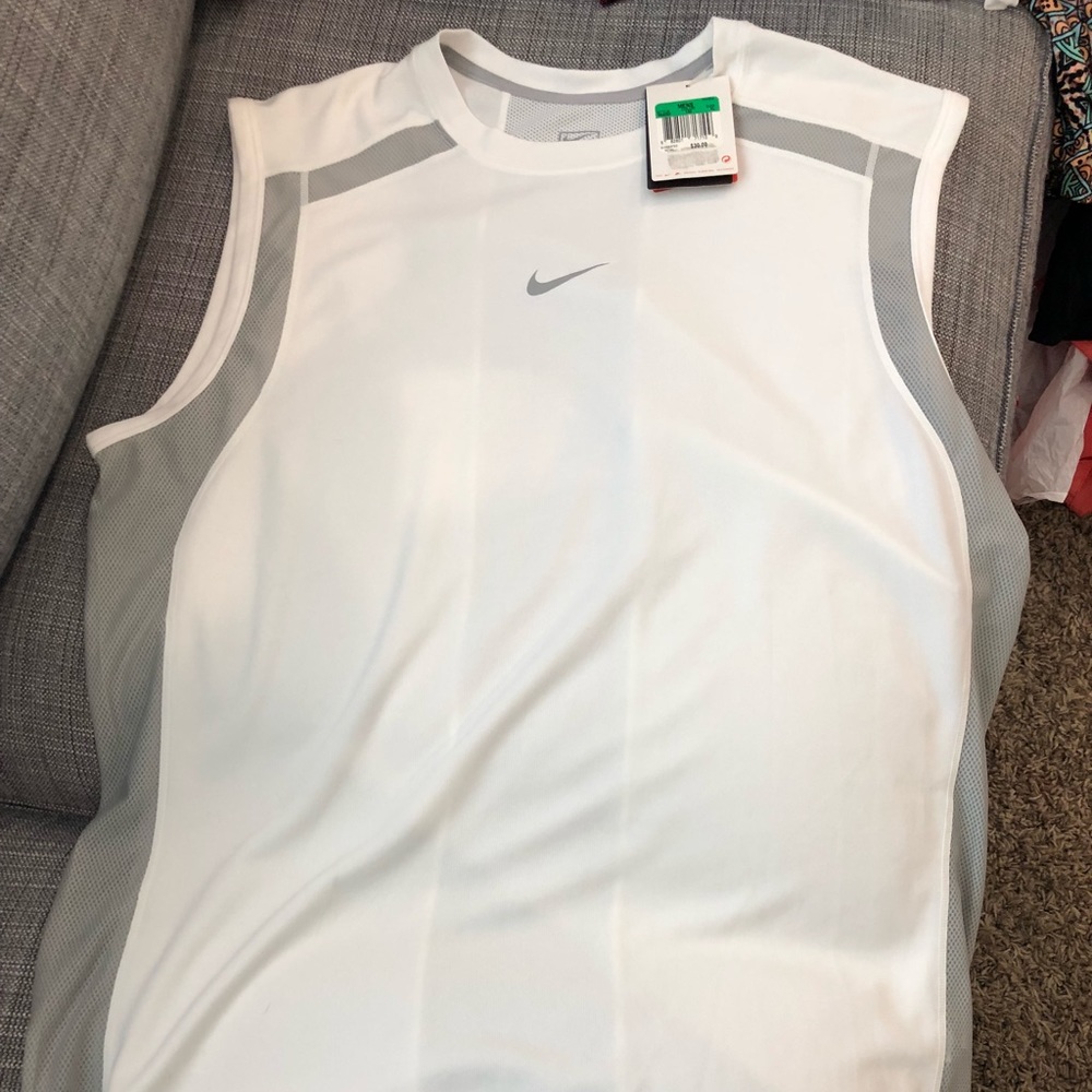 Nike Dry Fit Men’s sleeveless shirt, NWT size XL